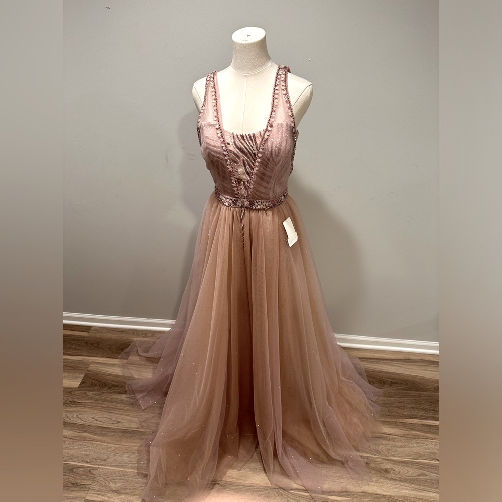 2 in 1! Picture yourself turning heads in this showstopper! NWT sz 6! Gorgeous!